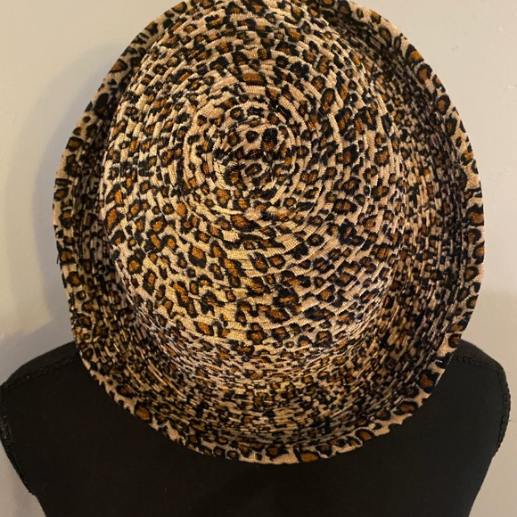 NWOT Rolled Animal Print Hat - Picture 2 of 4